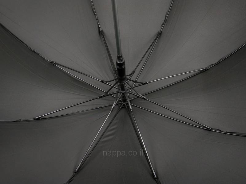 מטרייה איכותית גדולה חברת Impliva ידית הוק 120 סמ חזקה גם בסופות. תקריב.