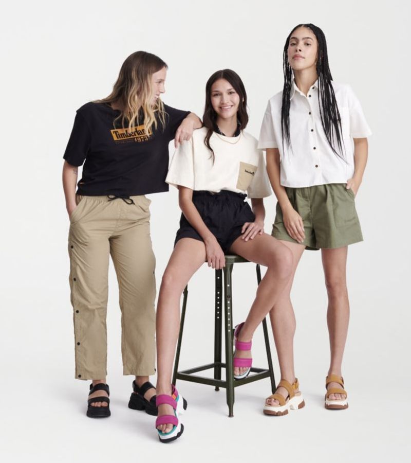 דוגמניות סנדלי טימברלנד אדלי וואי