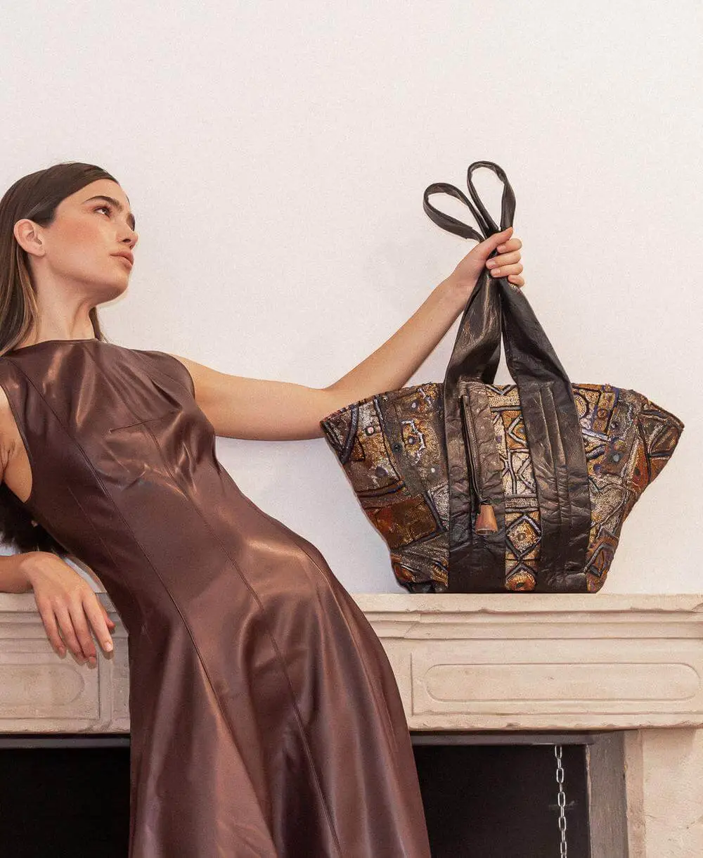 תיק לנשים סל סאטי שחור | ONE ONE FIVE – תמונה 2