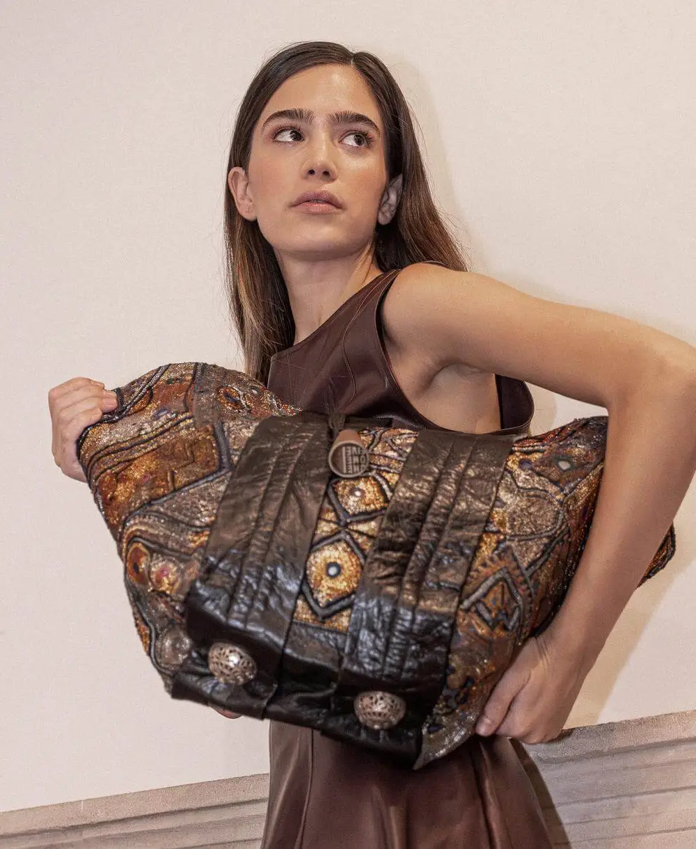 תיק לנשים סל סאטי שחור | ONE ONE FIVE – תמונה 3