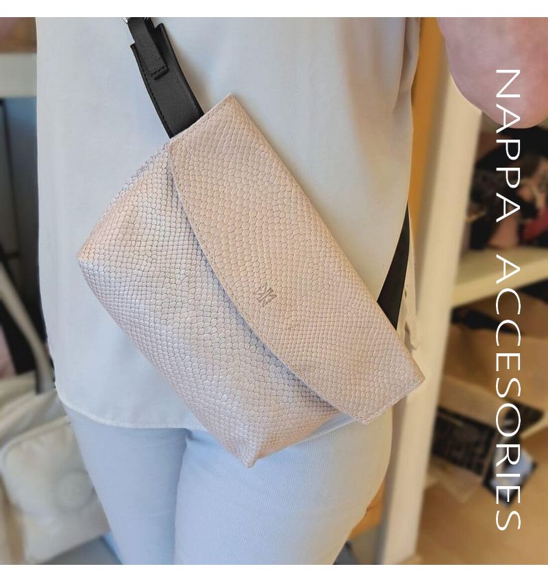 תיק פאוץ דגם נויה גוון פודרה תיקי נאפה קולקציית אביב קיץ 2024