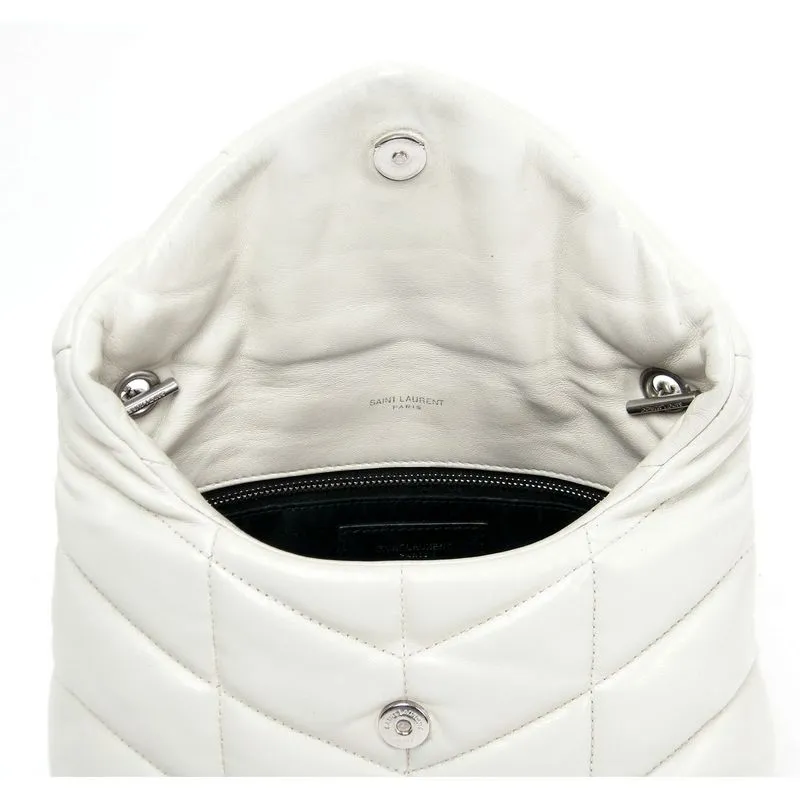 לאחר צביעת תיק עור של איב סן לורן בהיר מבט לפנים התיק