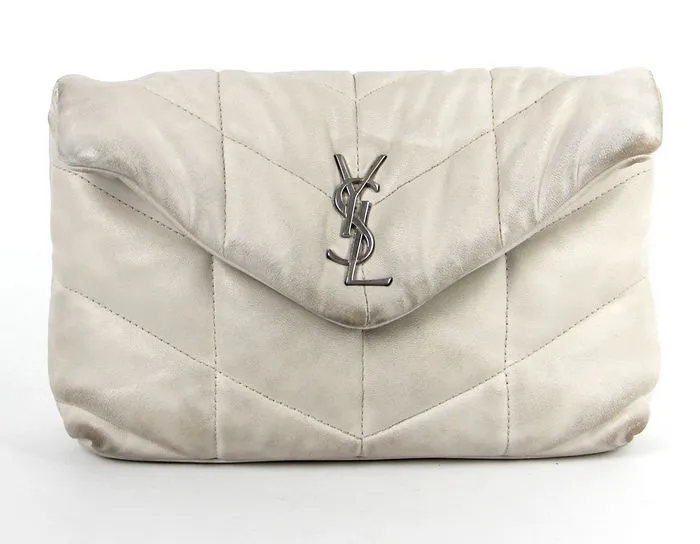 לפני צביעת תיק עור של איב סן לורן פנים