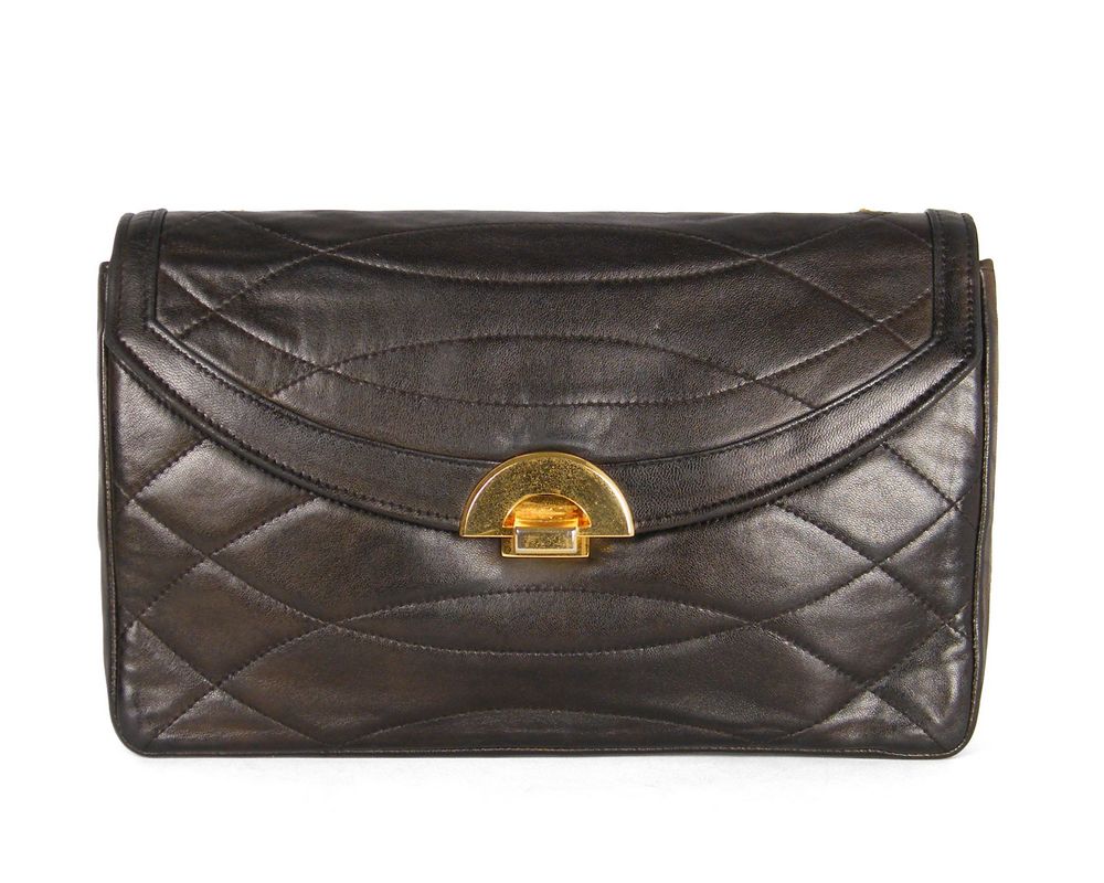 צביעה לעור פרימיום של שאנל בגוון חום מהגוני מהמם אחרי חידוש וצביעה.