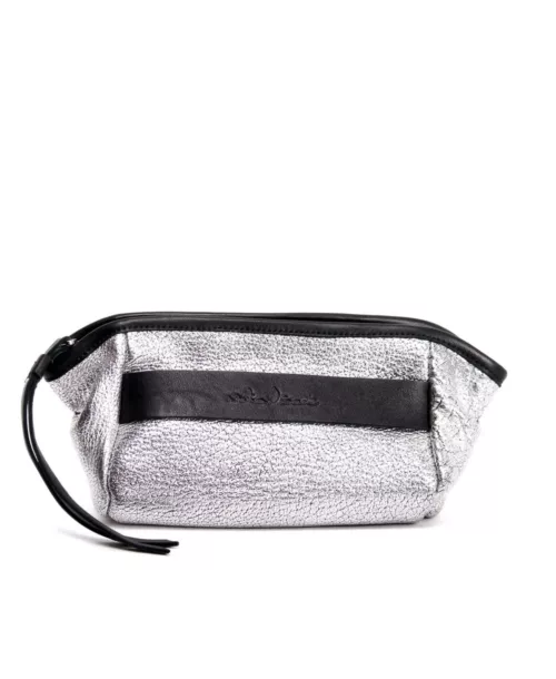 תיק קלאץ לנשים מעצבת נטע שדה דגם נענע בעור כסף מטאלי