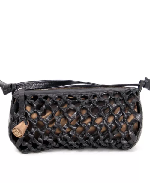 תיק מארוט קלוע לרוחב עם רוכסן – עור שחור בעיצוב אורית לבנת | ONE ONE FIVE