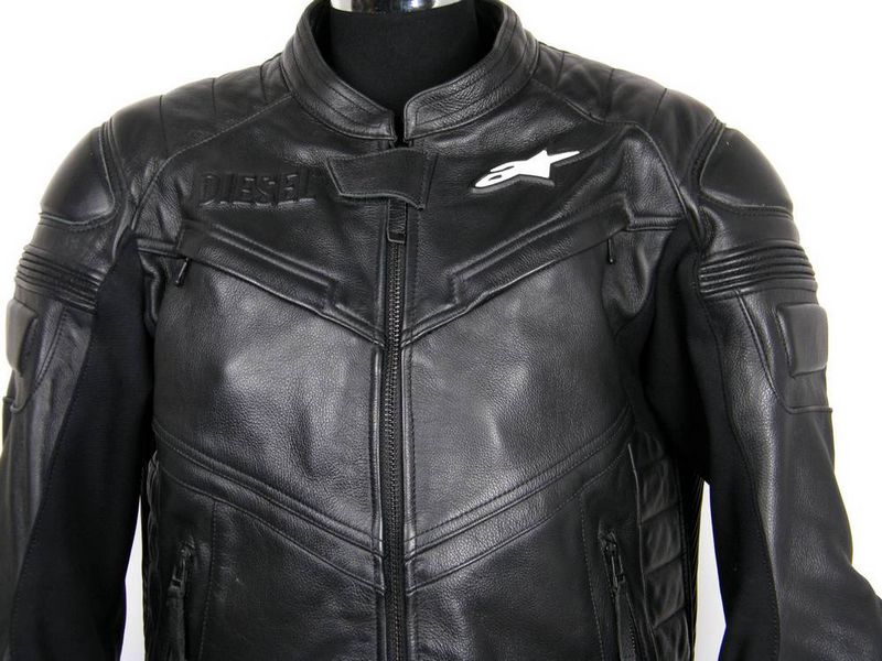 מעיל רכיבה ALPINESTARS X DIESEL – לוגו אלפינסטארס בצביעה לבנה