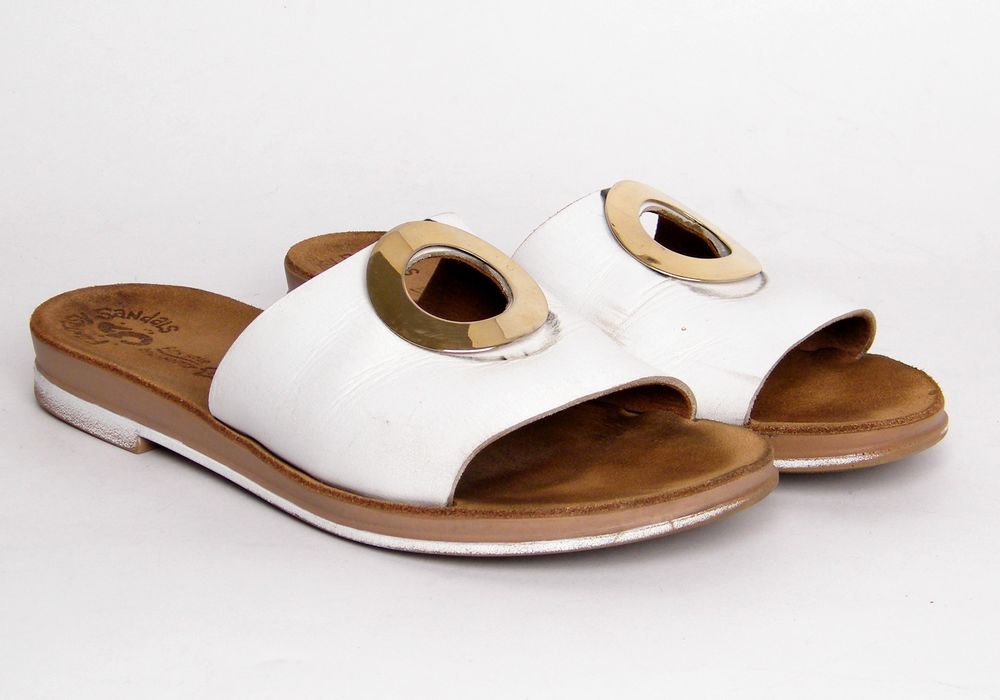 כפכפי עור אחרי ניקוי יסודי – הסרת לכלוך והחזרת המראה המקורי