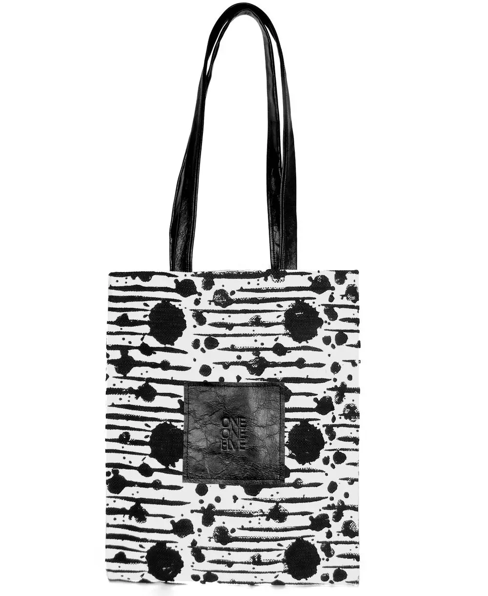 תיק קאלאקר לבן לנשים בהדפס נקודות וקווים שחורים מבית ONE ONE FIVE