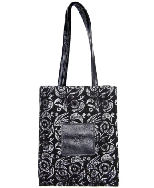 תיק קאלאקר לנשים שחור עם הדפס כסף ולוגו עור ONE ONE FIVE