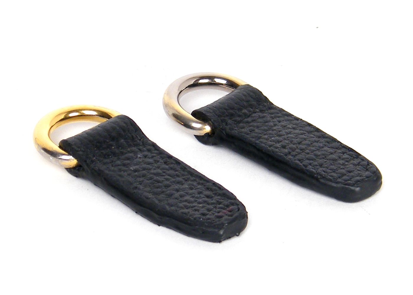 לשוניות עור חדשות שיוצרו לתיק Prada Crossbody