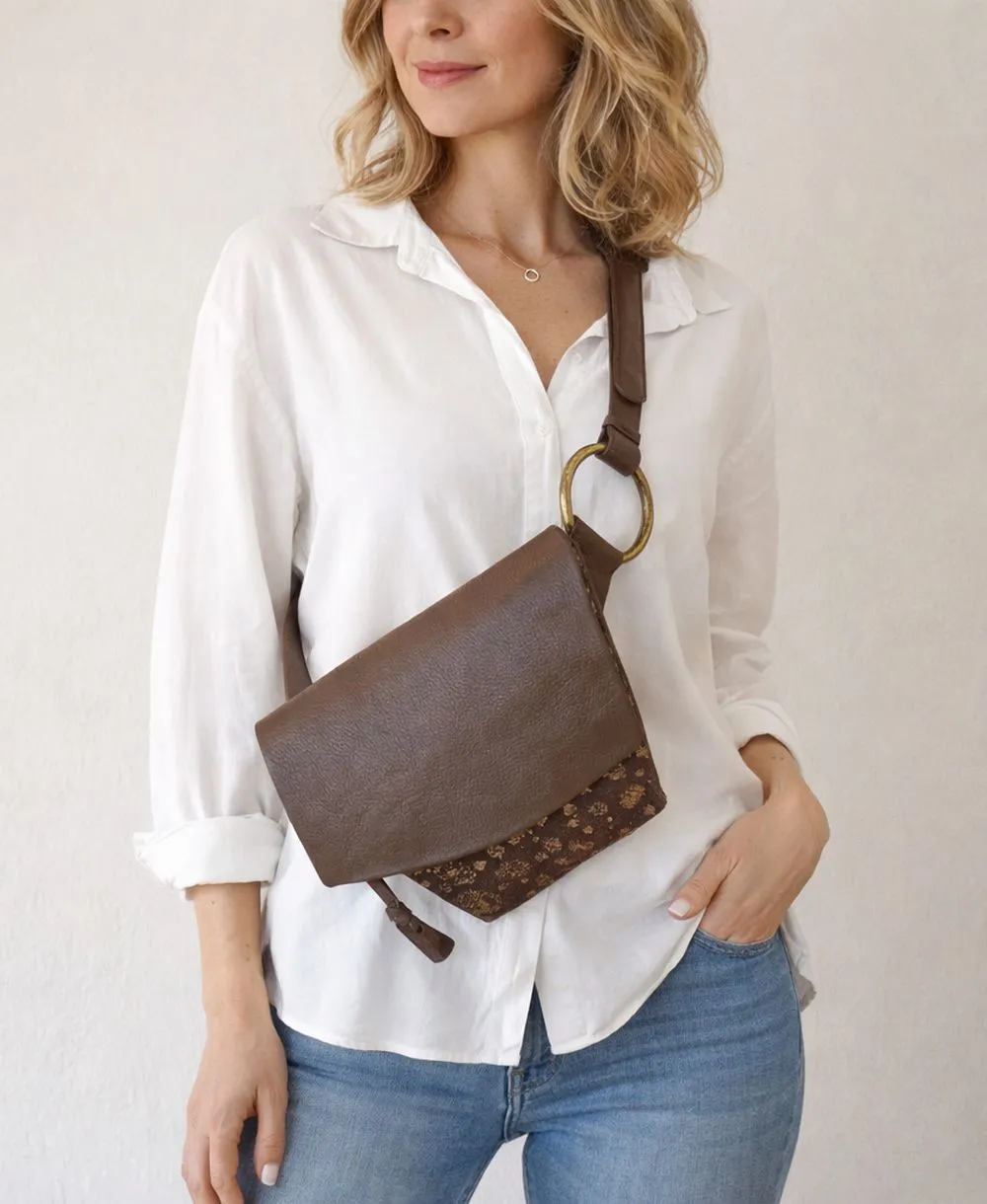 תיק פאוץ' לנשים חום אדמה | ONE ONE FIVE – תמונה 2