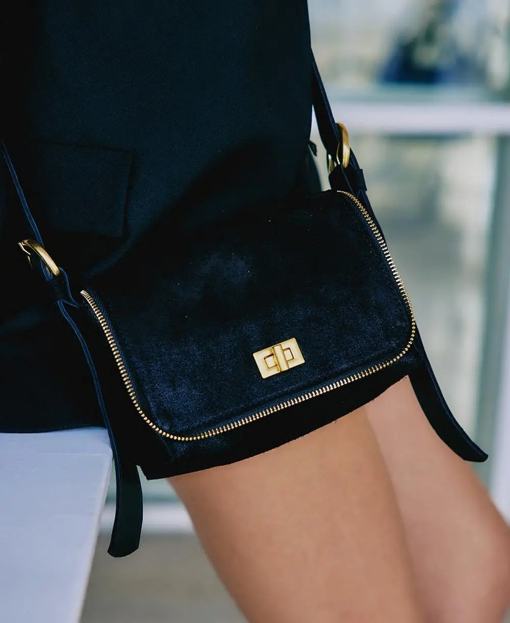 תיק צד עור לנשים אגנס גדול שחור | נטע שדה – תמונה 4