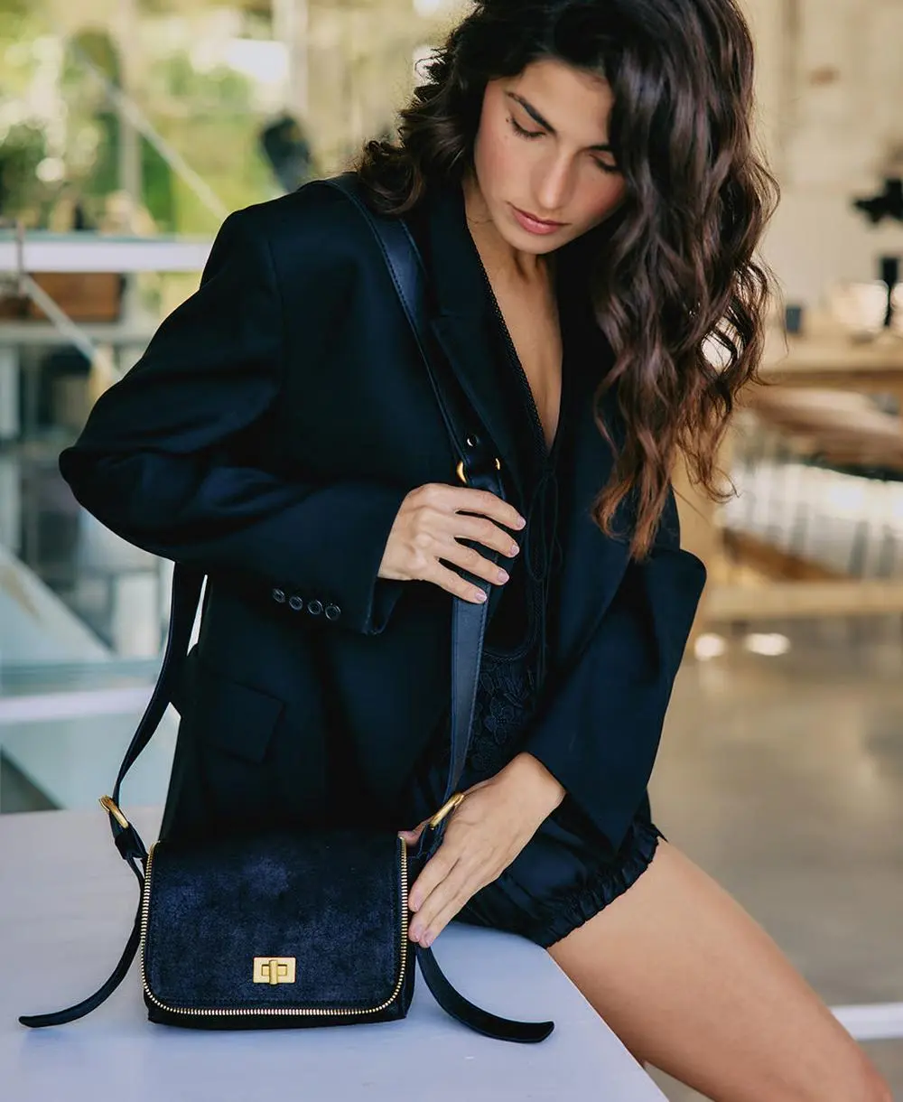 תיק עור לנשים אגנס קטן שחור | נטע שדה – תמונה 3