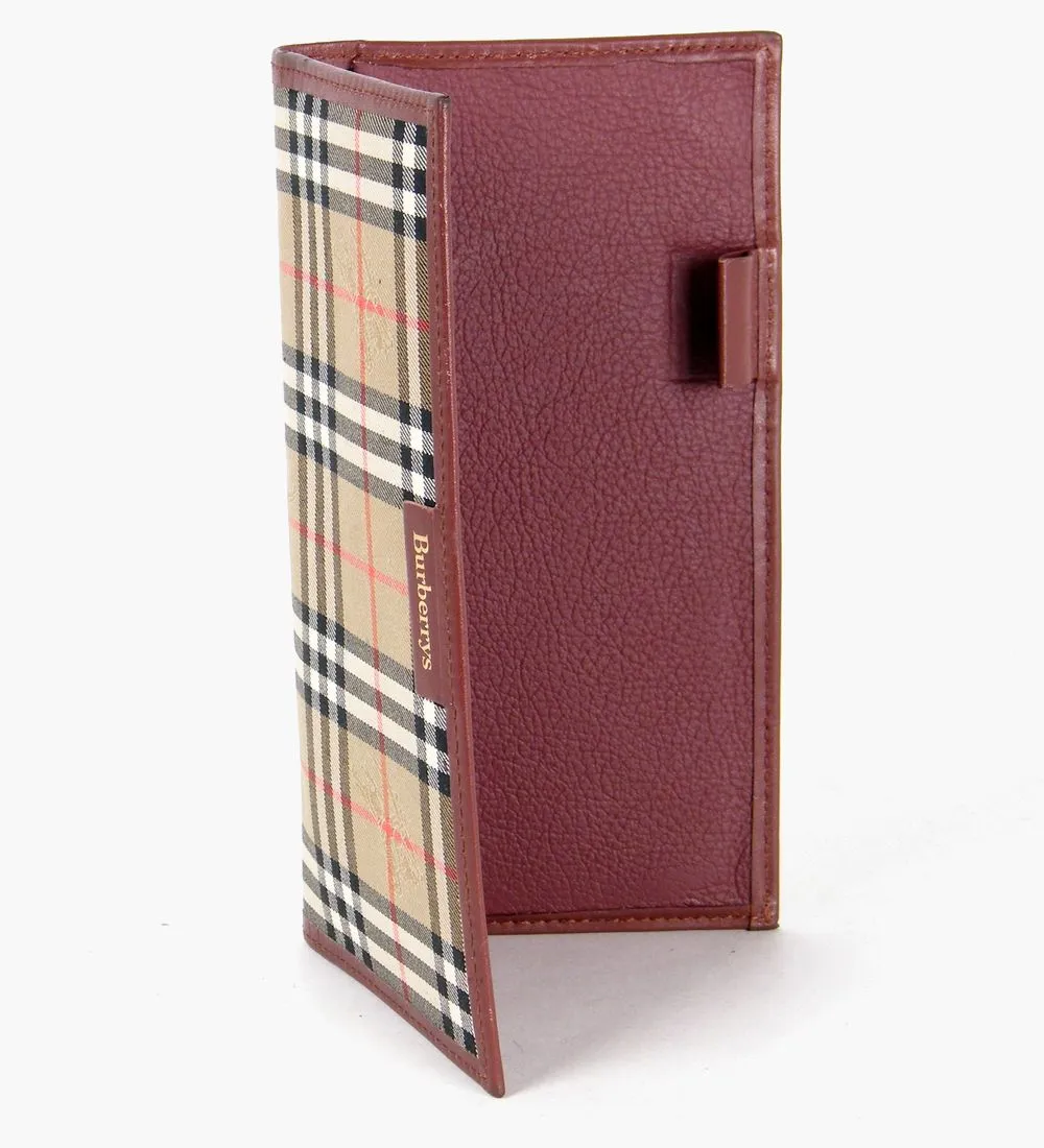 burberry-wallet-restoration-after-08 שיקום ארנק Burberry - ארנק Burberry לאחר השיקום – הדבקת עור חדש בהתאמה אישית ושחזור מראה יוקרתי.