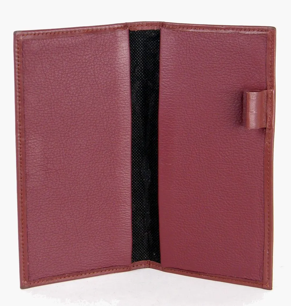 burberry-wallet-restoration-finished-11 התוצאה הסופית – ארנק Burberry לאחר שיקום מקצועי עם גימור נקי ומדויק.