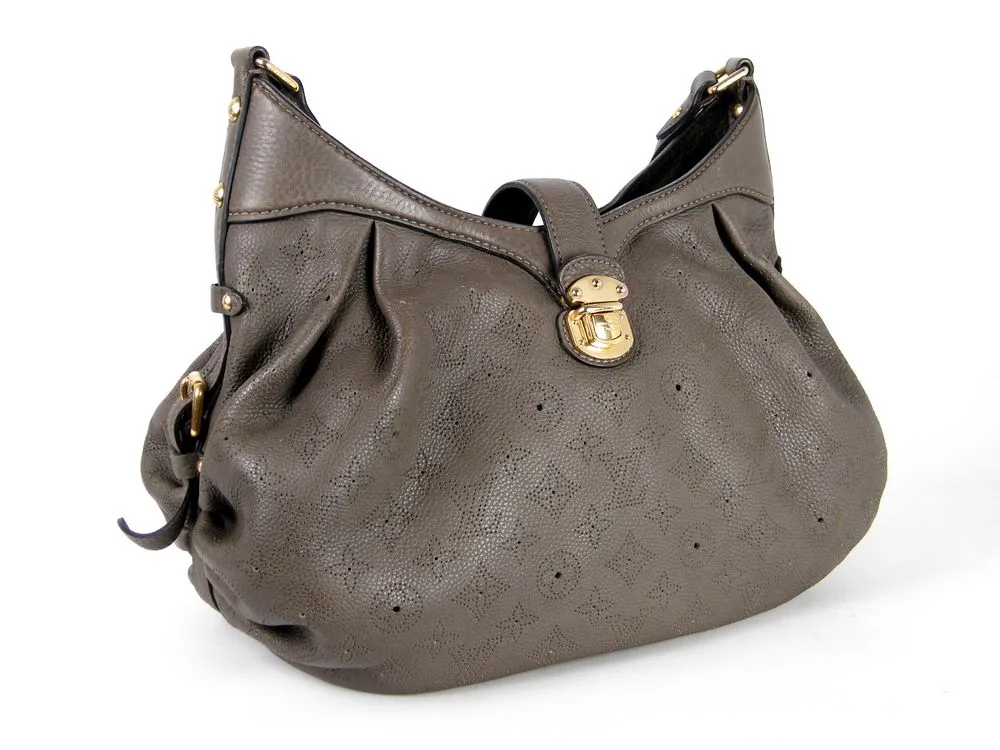 תיק Louis Vuitton Mahina לאחר חידוש – מבט קדמי מהצד