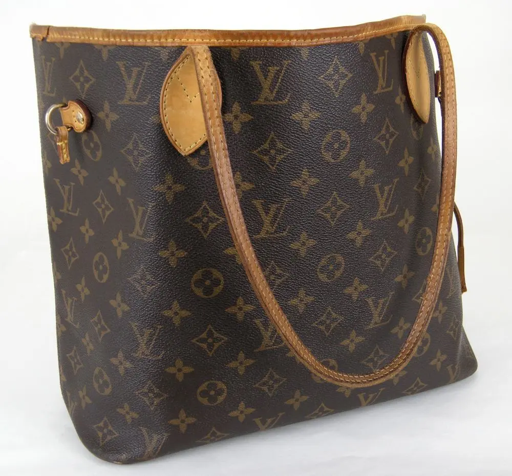 תיק Louis Vuitton Neverfull לפני החלפת רצועות העור