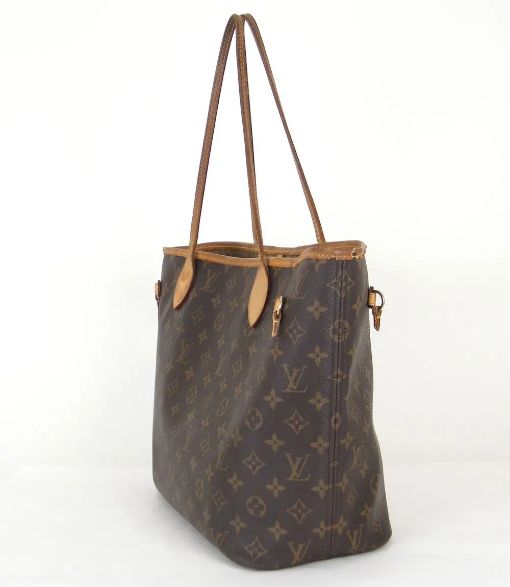 רצועת כתף שחוקה בתיק Louis Vuitton Neverfull לפני החלפה