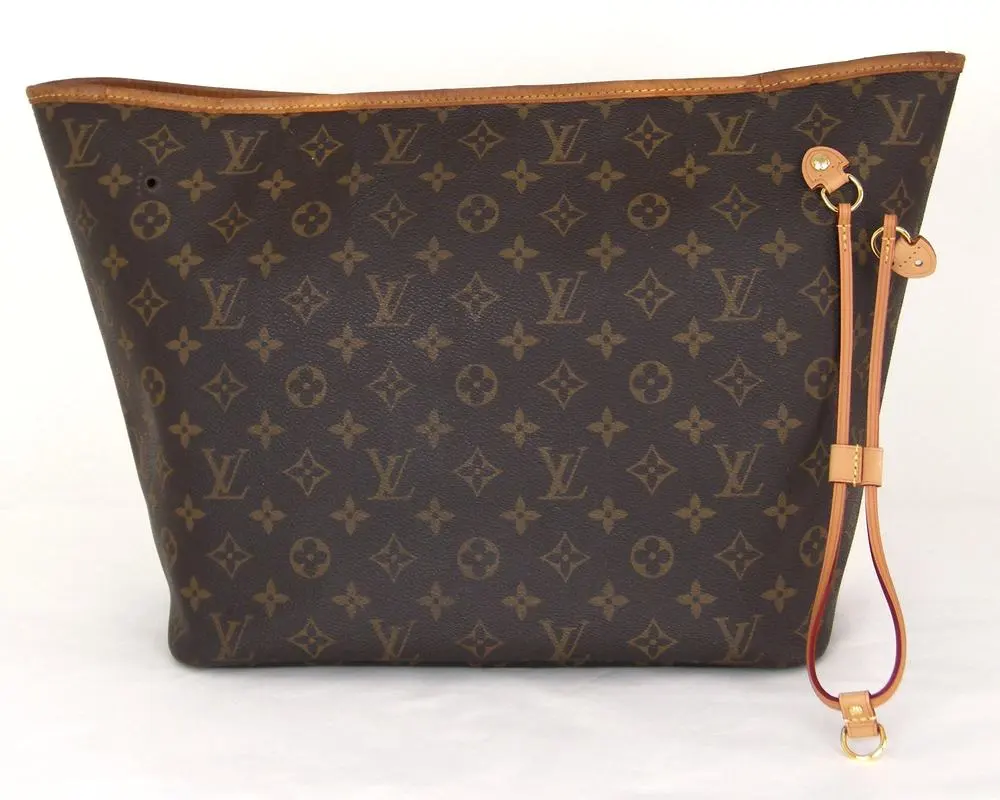 התקנת רצועות צד חדשות בתיק Louis Vuitton Neverfull