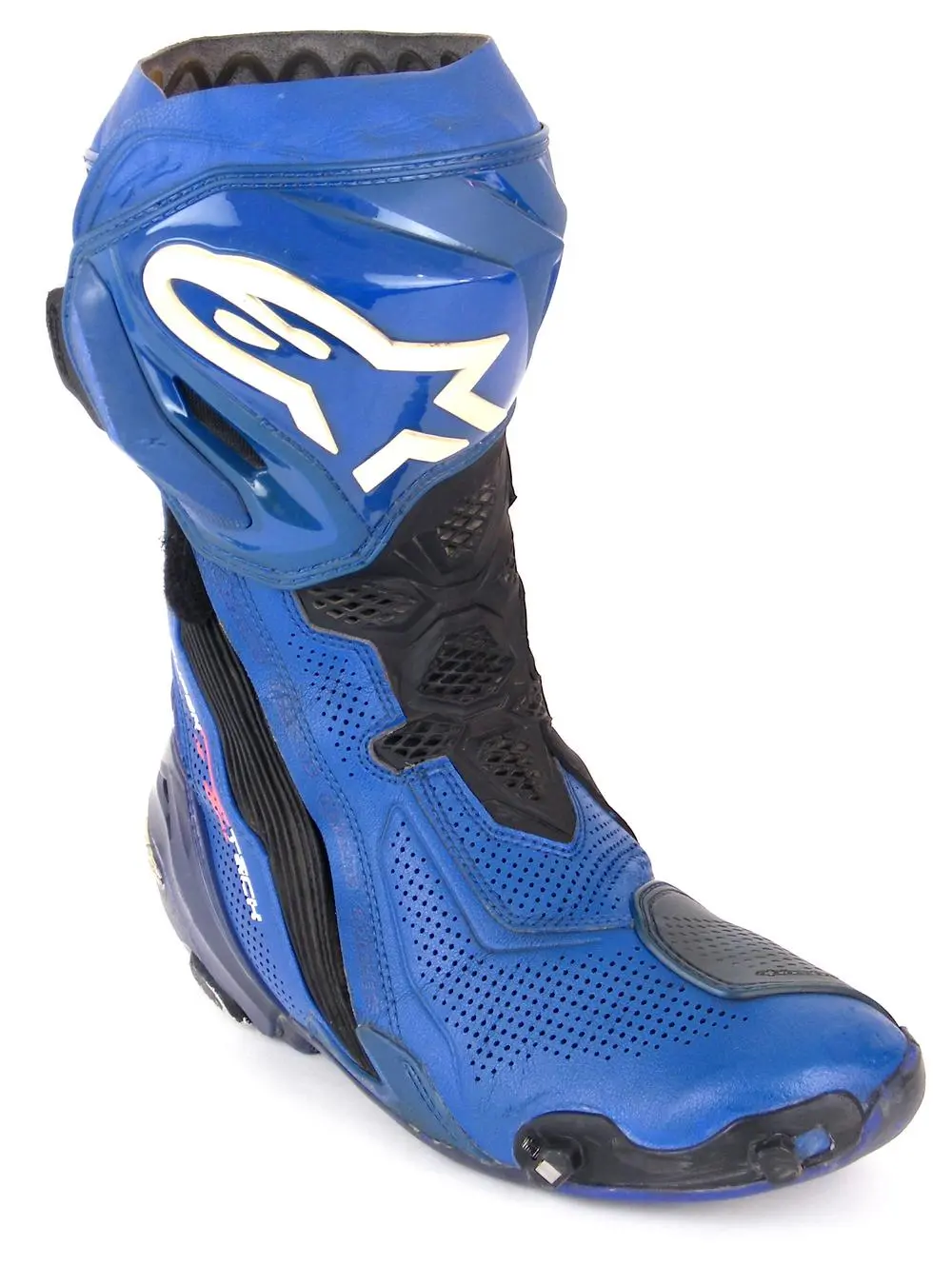 מגף רכיבה כחול Alpinestars לאחר תיקון שפשופים וחידוש צבע העור
