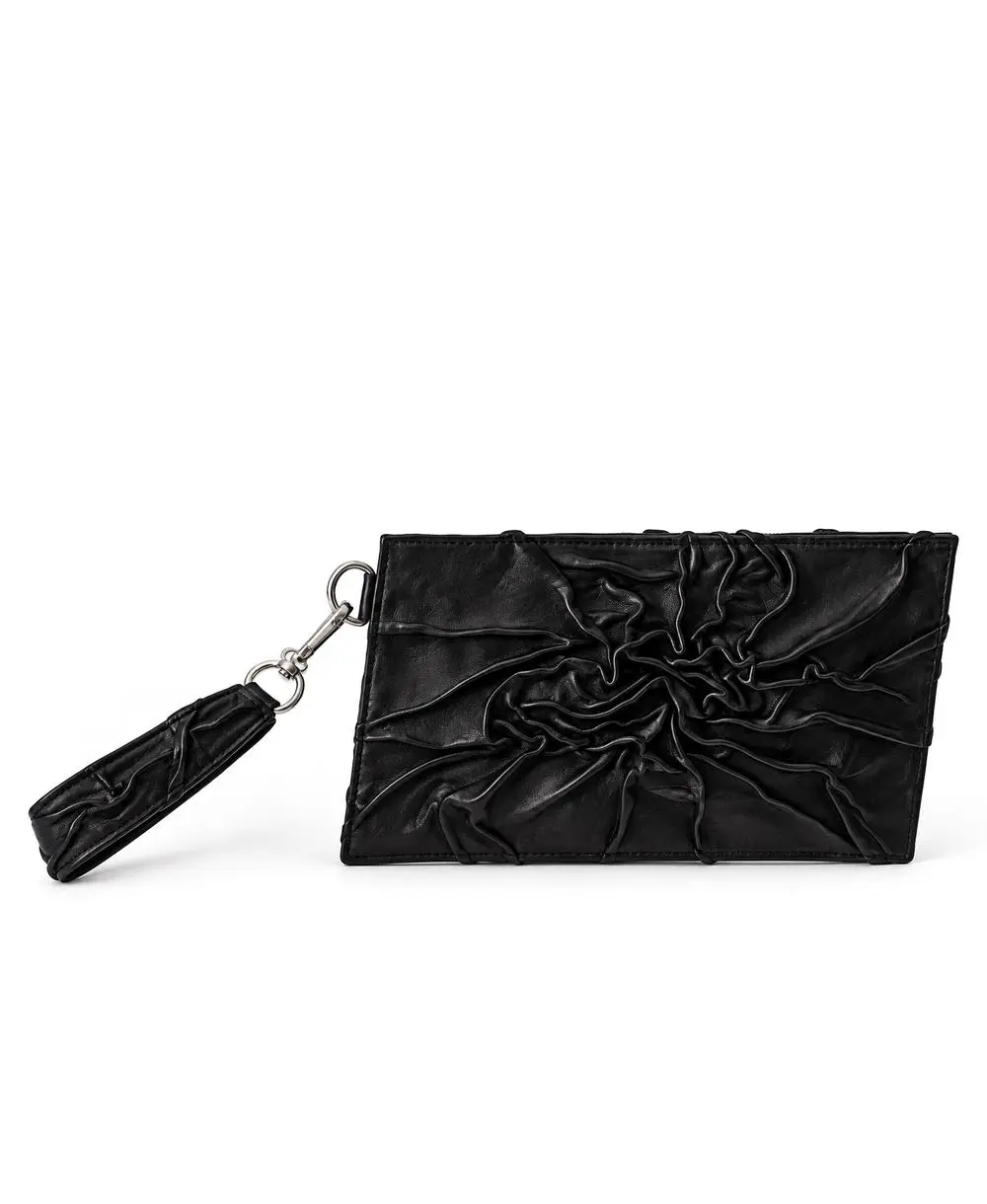 תיק ערב לנשים TEXTURED CLUTCH מעור שחור בעבודת יד של Noam Leather Design