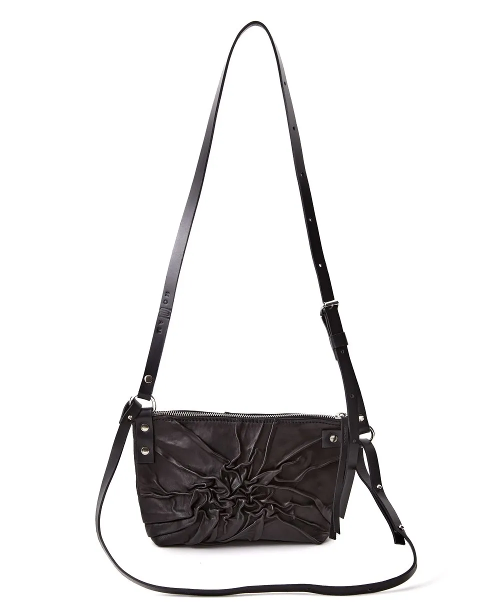 תיק צד מעור שחור TEXTURED CROSSBAG בעיצוב נועם מויאל